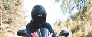 IMG Ref Casco motociclista